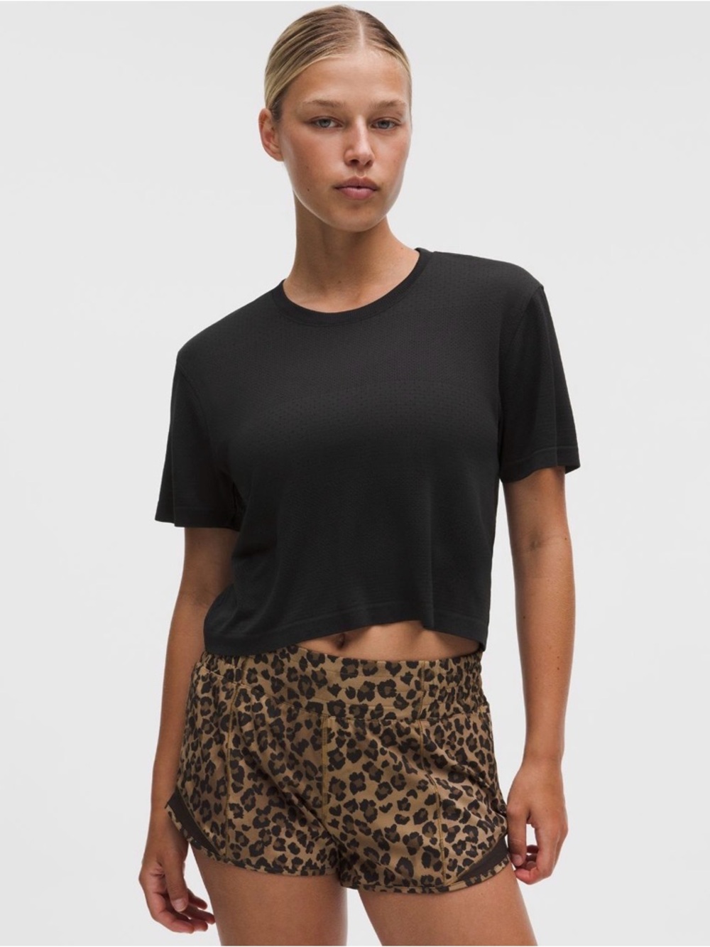 Lululemon Women’s “Swiftly Perforated” Strip Short Sleeve (Size 2)
